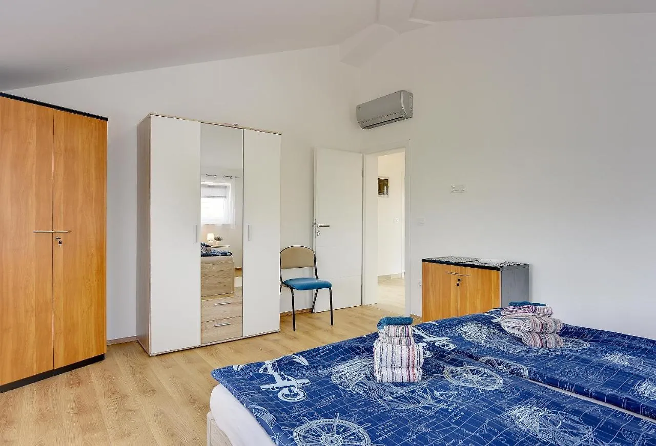 Apartman Legos 0*, Loborika Croatia